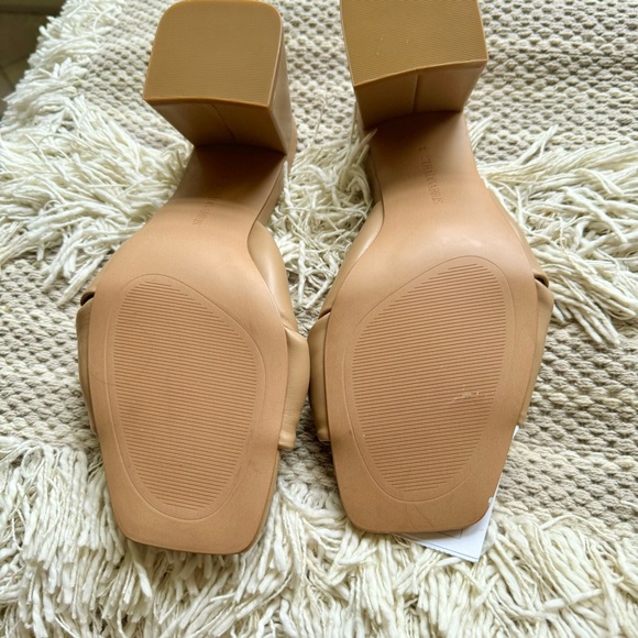 STRADIVARIUS Sandals Slip Ons NWT Size 9 Tan Puff - Picture 11 of 15